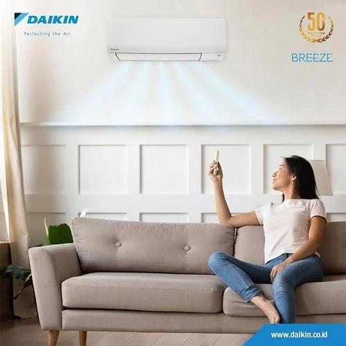Daikin AC Wall Mounted Split Standard Breeze 1/2 PK - STP15AV14